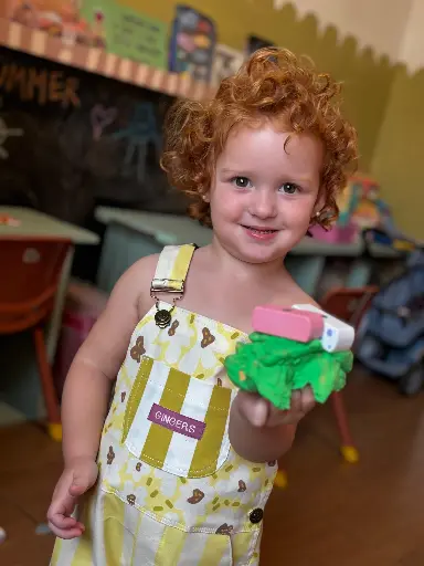 Short flores amarillas